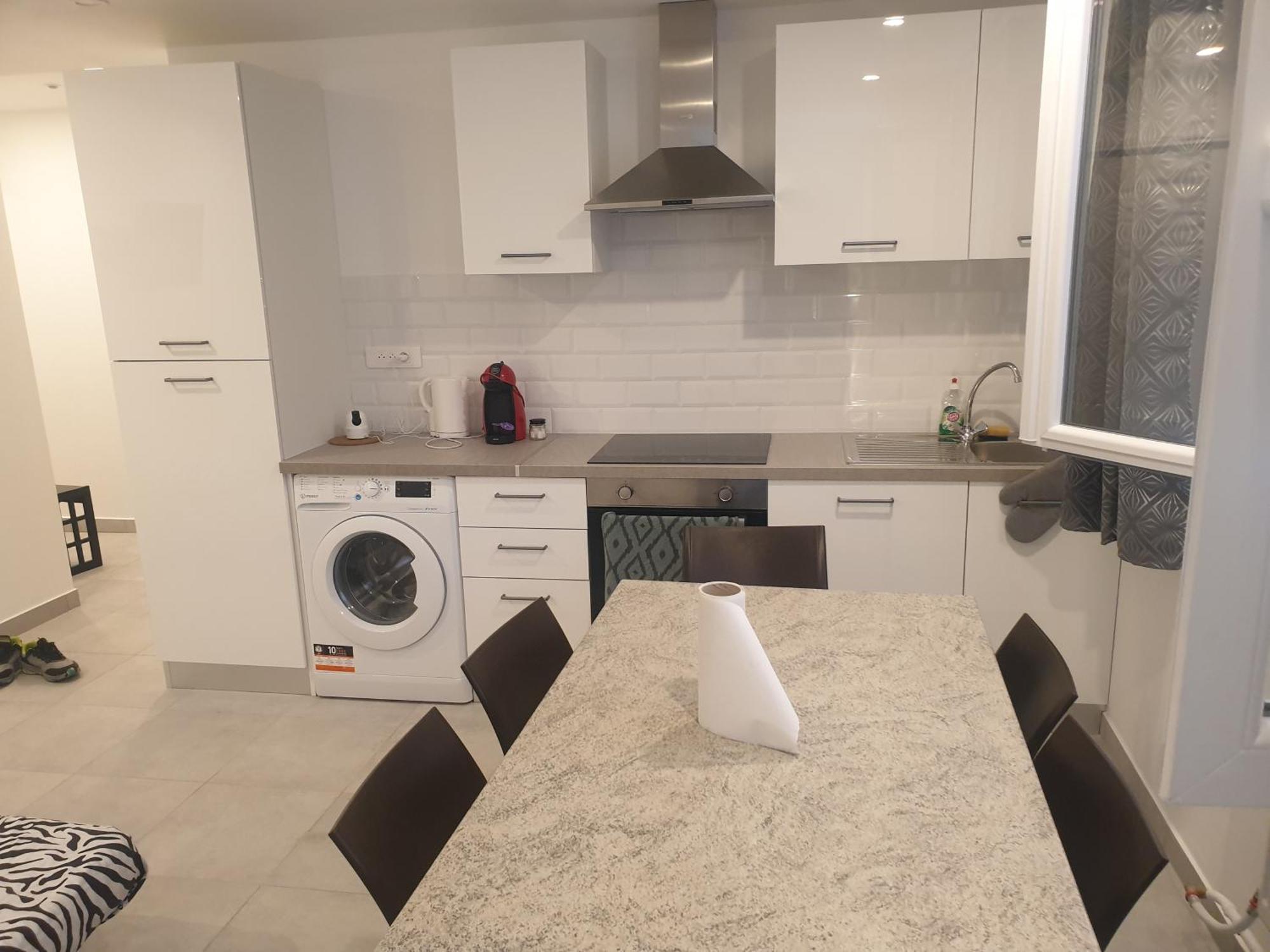 Appartements Renove 2023 Proche Aeroport 5Min, Gare Sncf 2 Min, Tramway Au Pied De L'Immeuble , Parking Possible, Renovated Apartments 2023 Near The Airport 5 Min, Train Station 2 Min, Tram Next To The Building 1 Min, Parking Possible Nizza Szoba fotó