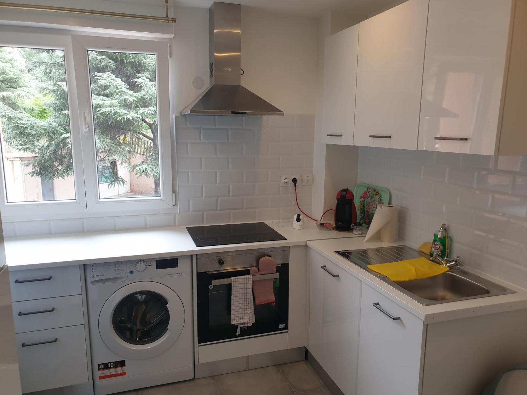 Appartements Renove 2023 Proche Aeroport 5Min, Gare Sncf 2 Min, Tramway Au Pied De L'Immeuble , Parking Possible, Renovated Apartments 2023 Near The Airport 5 Min, Train Station 2 Min, Tram Next To The Building 1 Min, Parking Possible Nizza Szoba fotó